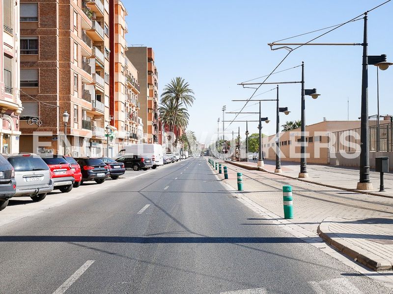 Foto d23da176-cc79-4128-ae68-5d060f0ec3b4. Casa amb calefacció a El Cabanyal-El Canyamelar Valencia