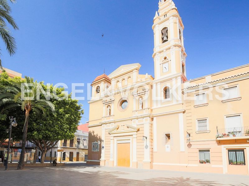 Foto d3aa3215-2320-4e80-9f31-d85aad853a80. Casa amb calefacció a El Cabanyal-El Canyamelar Valencia