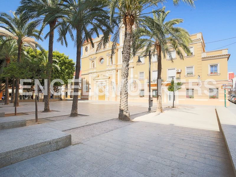 Foto fcbdbe36-c564-4f96-bc00-2b105626d3bc. Casa amb calefacció a El Cabanyal-El Canyamelar Valencia