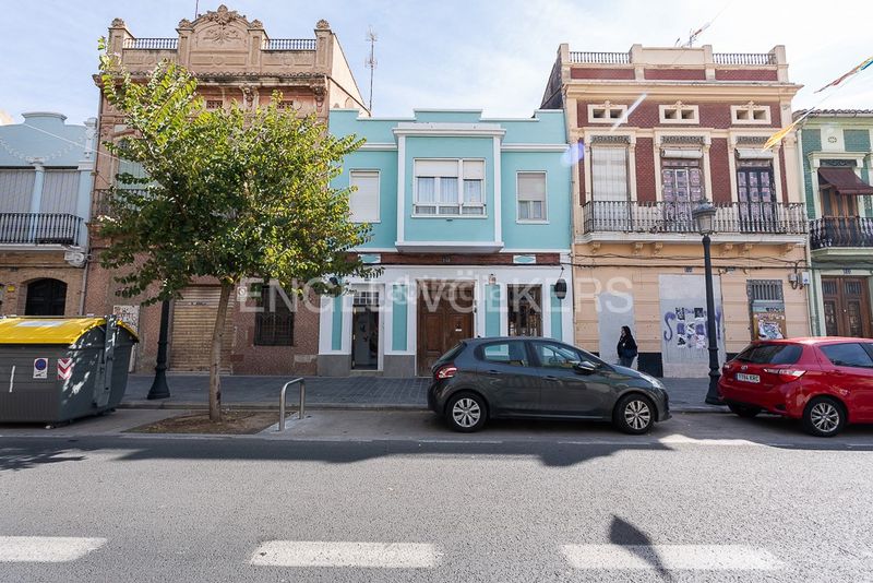 Foto fe24c68d-1764-46cd-9880-e4c2429b3f57. Casa amb calefacció a El Cabanyal-El Canyamelar Valencia