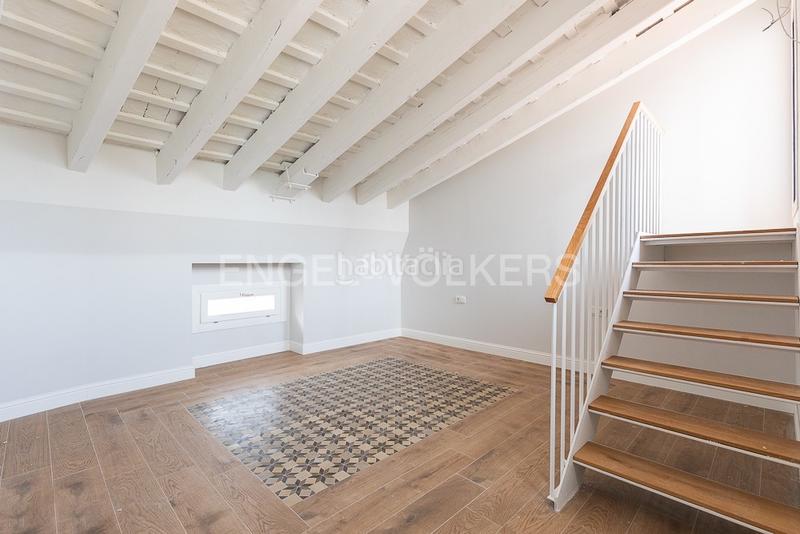 Foto 2e17ce5f-3ea0-4f30-864e-6acf1f946ddb. Àtic amb calefacció a El Mercat Valencia