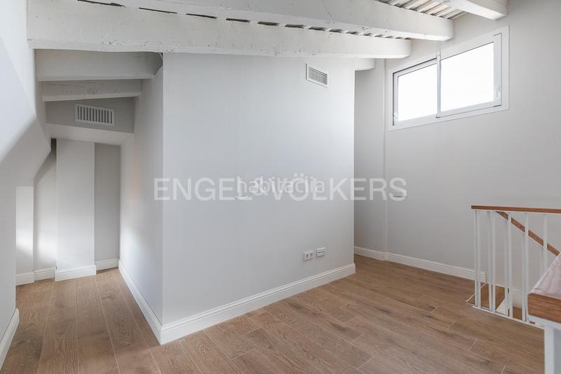 Foto 4699d071-239c-44b8-8c0f-1dc06cf27f4f. Àtic amb calefacció a El Mercat Valencia