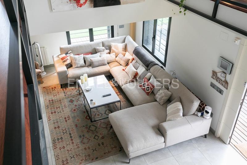 Foto a024f01a-23fd-4d0d-ac3f-18fc99e646a0. Maison avec chauffage parking piscine dans Corinto-Almardà Sagunt