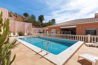 Casa a Turís. Elegancia y comodidad en altury
