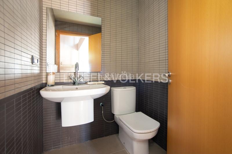 Foto 779d1c4e-5c48-4e0d-bf76-c96250524a7c. House with heating parking in Onda