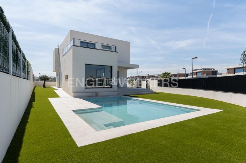Foto 04cf049b-a2c8-4d94-8bd2-73388726206c. Casa moderna villa de lujo en torre en conill en Torre en Conill-Cumbres de San Antonio Bétera