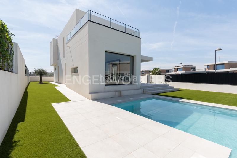 Foto 4d3f8e67-7e01-4e9e-b8b8-66d652c14141. Casa moderna villa de lujo en torre en conill en Torre en Conill-Cumbres de San Antonio Bétera
