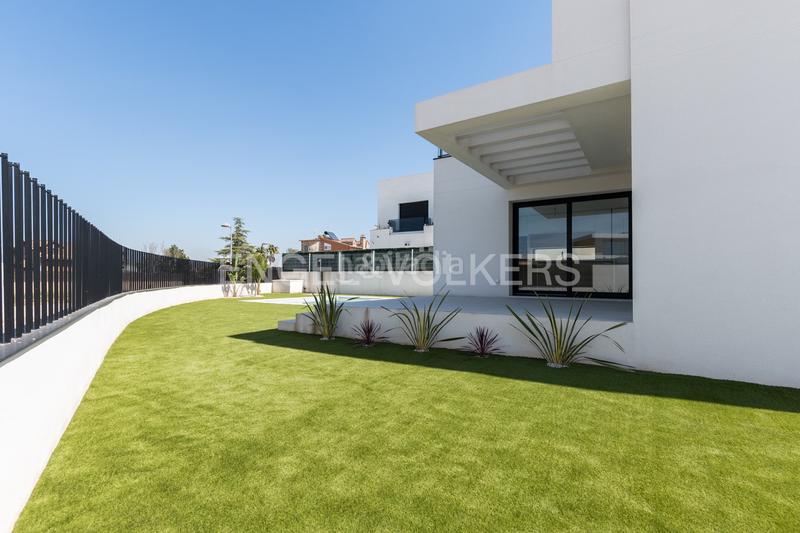 Foto d023d245-cc25-49eb-9d14-b93536f8d0c0. Casa moderna villa de lujo en torre en conill en Torre en Conill-Cumbres de San Antonio Bétera
