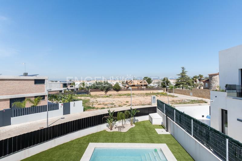 Foto f02457b3-d074-4d15-8bf8-3b8d34022d44. Casa moderna villa de lujo en torre en conill en Torre en Conill-Cumbres de San Antonio Bétera