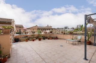 Apartament a Trinitat. Vivienda con magnífica terraza y garaje, próxima a los jardines