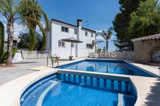 Casa a Picassent. Polivalente chalet rustico y moderno en sierramar