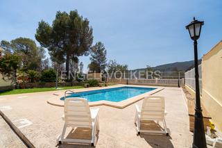 Casa a Ador. Villa mediterránea con vistas panorámicas al mar y a la montaña