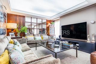 Apartament  Av. del regne de valència. Amplia y luminosa propiedad reformada en reino de valencia