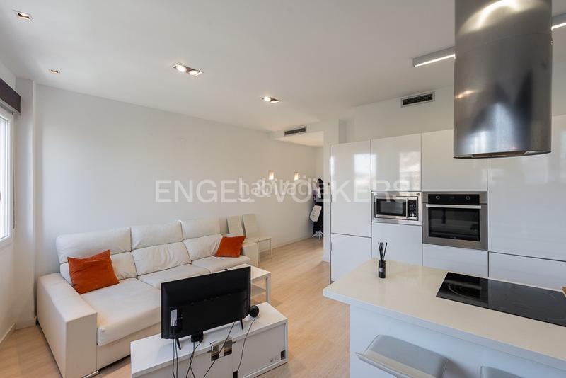 Foto fbad9a42-55fd-4745-b056-651a964f4505. Apartament amb calefacció a Gran Via Valencia