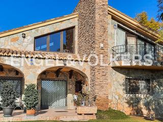 Casa  Sierra mariola. Maravillosa villa clásica en alfinach