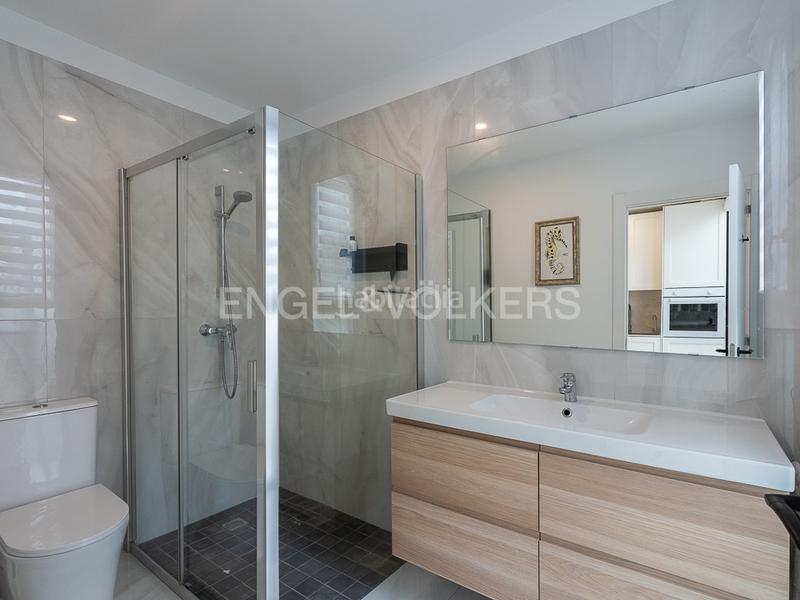 Foto 3eefac33-fe68-4ff3-93bb-c7cf8a846aab. Lloguer casa amb calefacció aparcament piscina a Valencia