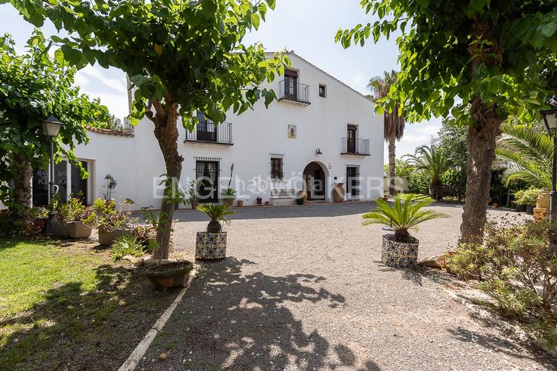 Foto 1633d2ec-dc21-41d7-abab-6a46446fb8dc. Casa maravillosa casa unifamiliar en san antonio de benageber en San Antonio de Benagéber
