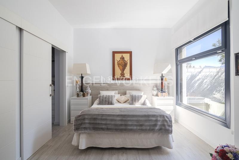 Foto 42c3b7a2-13ea-4395-88a8-23ab2864aa45. Casa moderna casa en una planta en torres de portacoeli villa de lujo en Serra