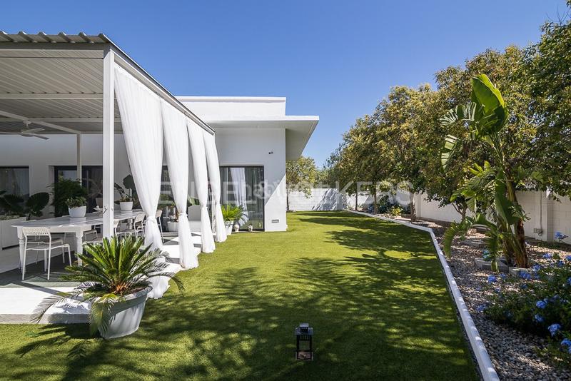 Foto baf3fe7d-e1b4-48be-b860-2da3bc87686c. Casa moderna casa en una planta en torres de portacoeli villa de lujo en Serra