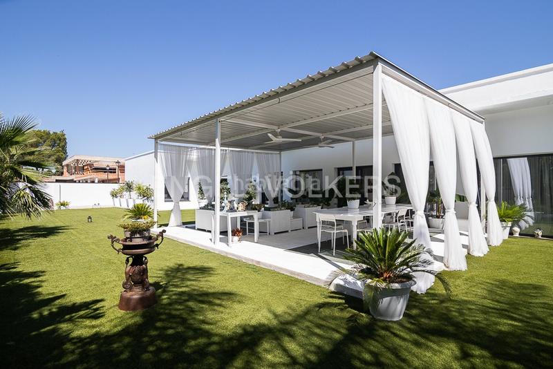 Foto c1f9a76f-d880-48bc-95dc-be770316b6ef. Casa moderna casa en una planta en torres de portacoeli villa de lujo en Serra