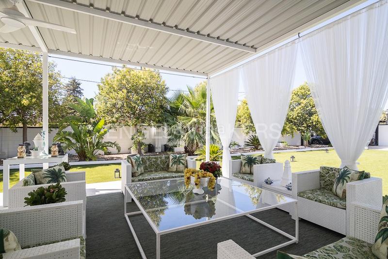 Foto c675ee10-1e1a-4c88-a27d-be9bd79be6f4. Casa moderna casa en una planta en torres de portacoeli villa de lujo en Serra