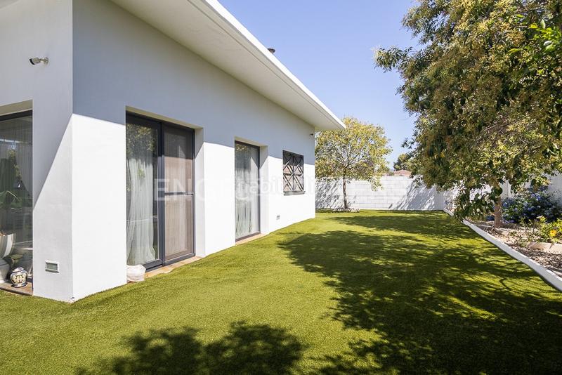 Foto cd010b44-4c36-4a15-9bb1-4585968522a6. Casa moderna casa en una planta en torres de portacoeli villa de lujo en Serra