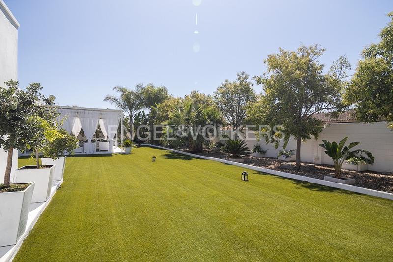Foto f84cd3be-9159-4b7e-9e65-91a5d634713d. Casa moderna casa en una planta en torres de portacoeli villa de lujo en Serra