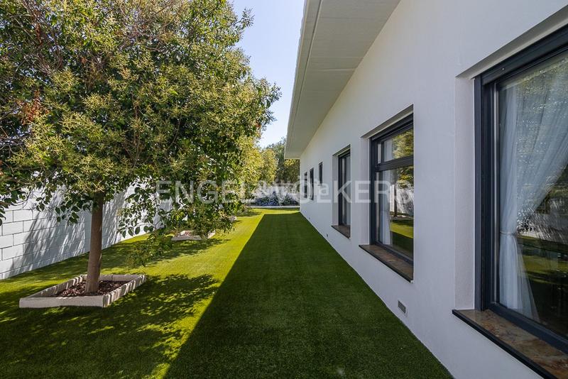 Foto fd75677f-371b-4871-a97e-c8a754ea5bb0. Casa moderna casa en una planta en torres de portacoeli villa de lujo en Serra