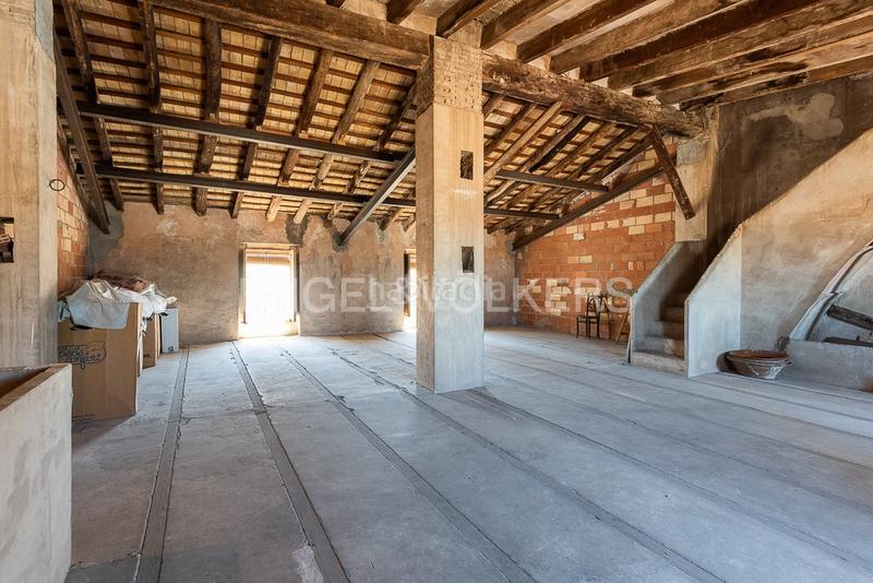 Foto 000d31a8-a2ba-426e-9c71-e5c59d162f1d. Casa amb calefacció aparcament a Carcaixent