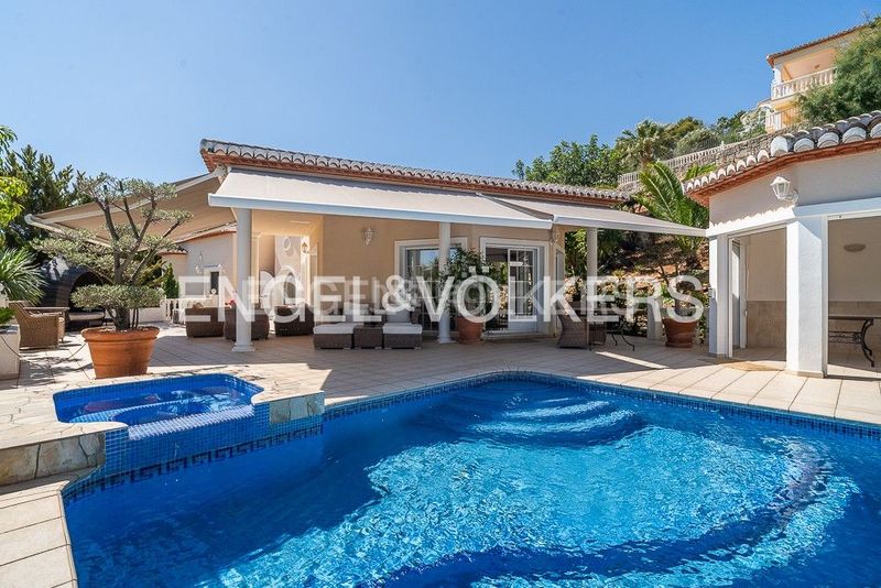 Foto b585cbcd-c4e7-4a7c-ae4c-b60f1f74a7a7. Casa amb calefacció a Pedreguer