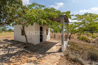 Terreny residencial a La Xara-La Sella. Terreno grande con finca rustica beniadla