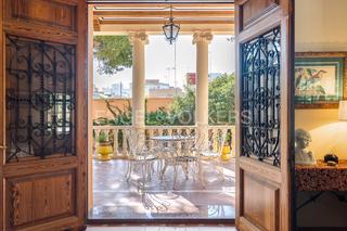 Maison à Centro. Histórica casa con piscina y jardín en el centro de bétera, vale