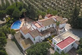 Casa a Puerto Lumbreras. Cortijo con piscina entre pinos y olivos en puerto lumbreras, mu