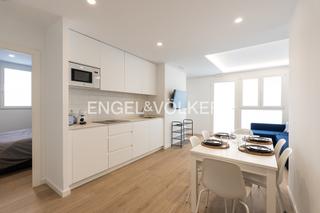 Apartament a Aiora. Planta baja en esquina en el graucabanyal, próxima a la playa.