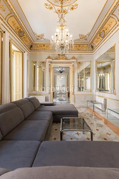 Foto 81fa127e-2a94-46c6-8876-d044db74eaba. Alquiler apartamento magnífico palacete en el mercat central en Valencia