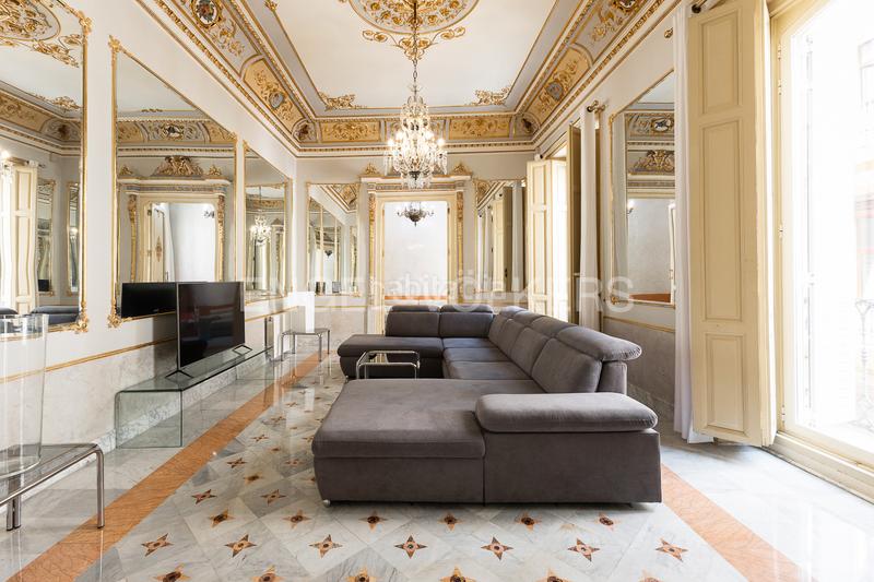 Foto 8ea1f1be-9ec8-40c1-ab27-dc5542390b41. Alquiler apartamento magnífico palacete en el mercat central en Valencia