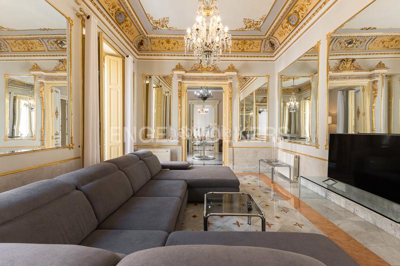 Foto ba40aef4-1c2a-4bc4-8fb3-69e1ad96949c. Alquiler apartamento magnífico palacete en el mercat central en Valencia