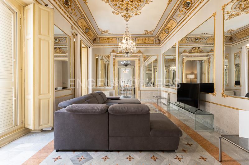 Foto fa4c4240-f209-4084-8983-2b3e6bdd1ee9. Alquiler apartamento magnífico palacete en el mercat central en Valencia