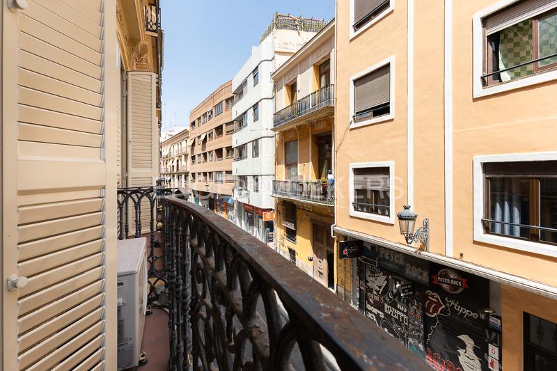 Foto d8b103db-5f57-4222-95cc-99ab73930cfc. Rent apartment with heating parking in El Carme Valencia