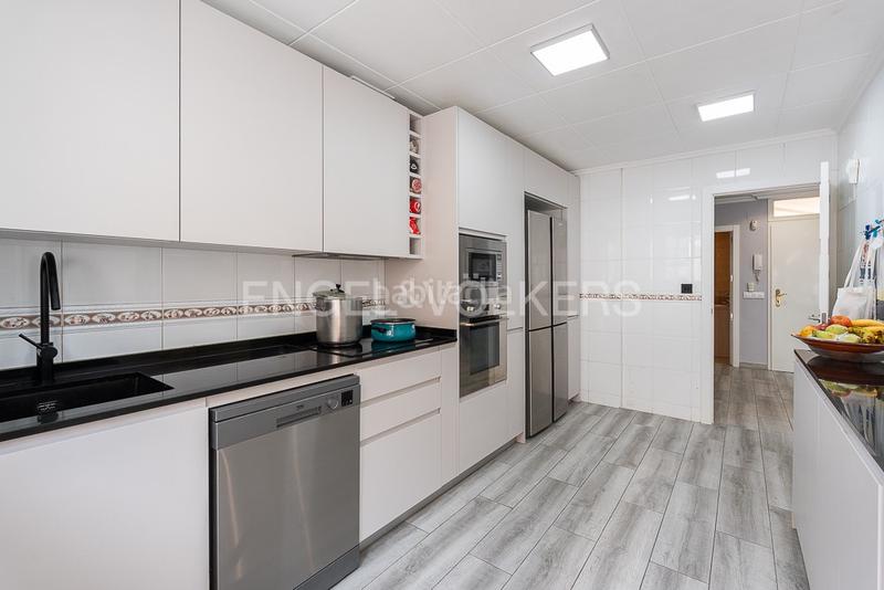 Foto 4ef4faf8-a6c8-4769-b7ad-c0dc299d1a74. Casa  pareada con terraza y dos plazas de garaje proxima a playa patacona y playa malvarrosa en Valencia