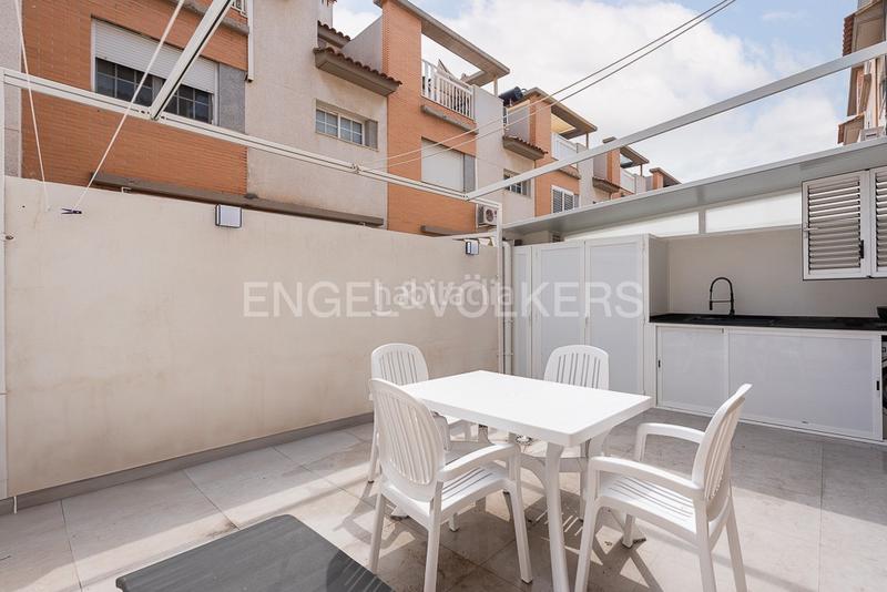 Foto 90a36ecb-aba5-46b1-abf9-23d0c974fad9. Casa  pareada con terraza y dos plazas de garaje proxima a playa patacona y playa malvarrosa en Valencia