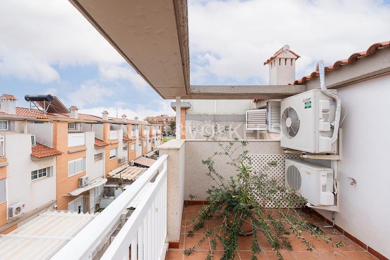 Foto 94981d21-a6b9-4e25-804d-d44d9a391ce3. Casa  pareada con terraza y dos plazas de garaje proxima a playa patacona y playa malvarrosa en Valencia
