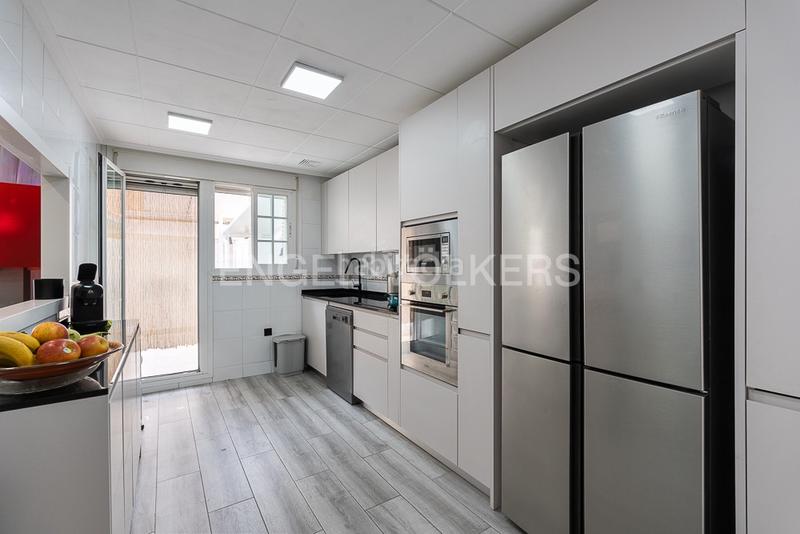 Foto a8018d51-0cd1-4c85-b287-291927b37480. Casa  pareada con terraza y dos plazas de garaje proxima a playa patacona y playa malvarrosa en Valencia