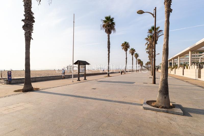Foto c5eed62c-ab63-4f66-858c-436345b9c00c. Casa  pareada con terraza y dos plazas de garaje proxima a playa patacona y playa malvarrosa en Valencia