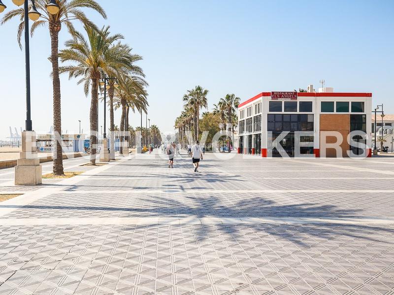 Foto d06ff1aa-5cba-4683-8fa2-e673ddf9c725. Casa  pareada con terraza y dos plazas de garaje proxima a playa patacona y playa malvarrosa en Valencia