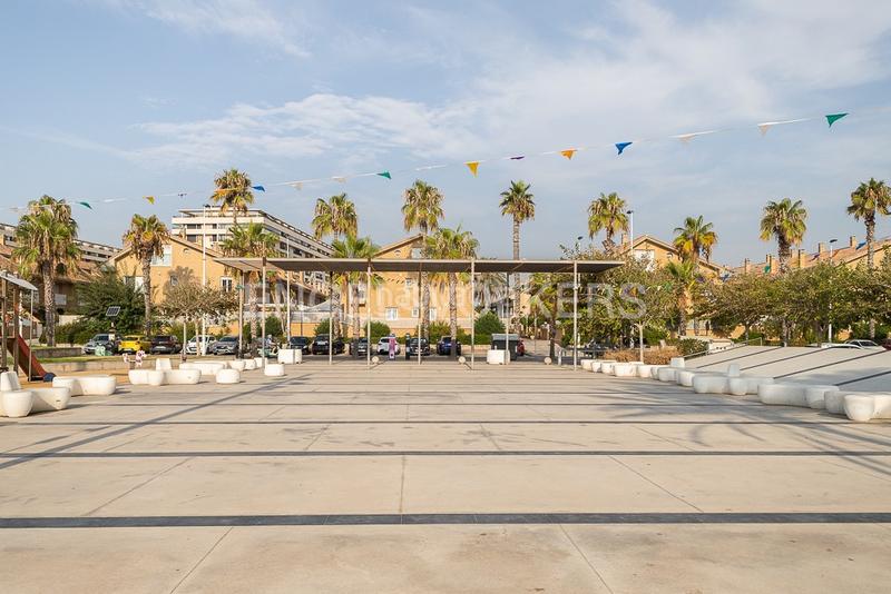 Foto f024e0a6-d62c-4d68-b2a3-983868aea717. Casa  pareada con terraza y dos plazas de garaje proxima a playa patacona y playa malvarrosa en Valencia