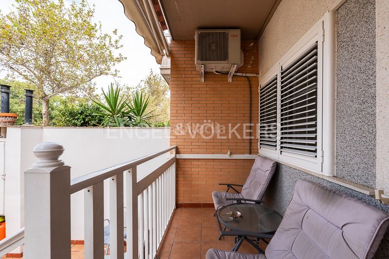 Foto 4581388c-be8c-45c8-8905-d56e1dd184f9. Casa amb calefacció aparcament a Malva Rosa Valencia