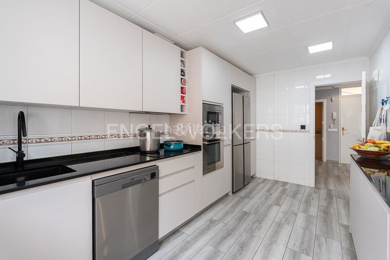 Foto 4ef4faf8-a6c8-4769-b7ad-c0dc299d1a74. Casa amb calefacció aparcament a Malva Rosa Valencia