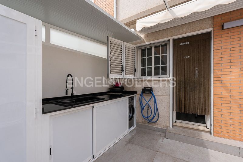 Foto 50ae9497-4781-464c-8eb4-4baaf4860d61. Casa amb calefacció aparcament a Malva Rosa Valencia