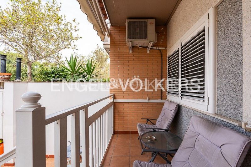 Foto 6192ca80-6abe-4648-b9f5-e0f8d4887662. Casa amb calefacció aparcament a Malva Rosa Valencia